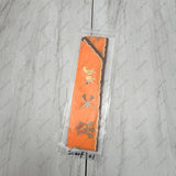 Bend narrow scarf