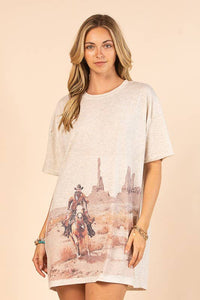 TAYLOR WESTERN COWBOY GRAPHIC T-SHIRT DRESS: OATMEAL