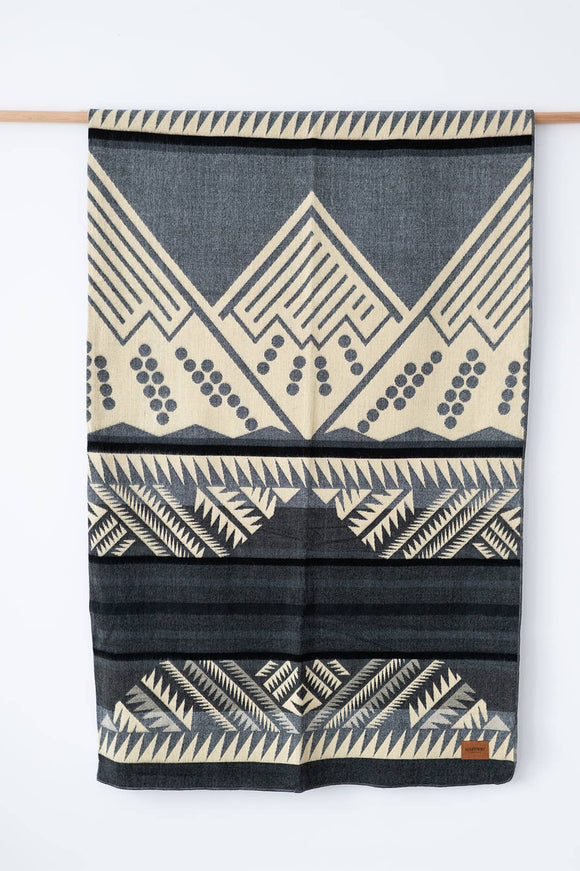 Mountain Flakes Queen Blanket - Summit Ridge